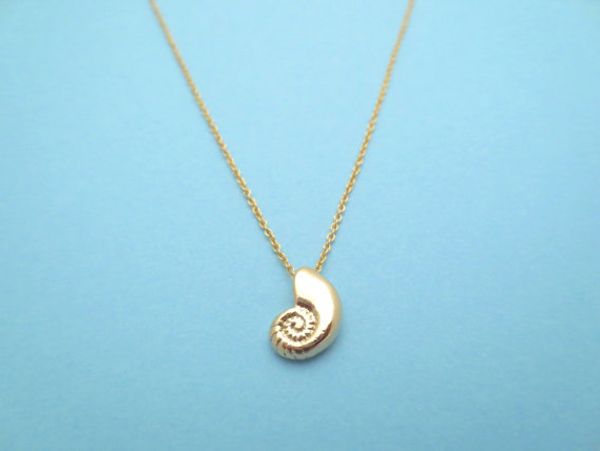 Gold Silver Colors  
Seashell Snails Necklace  
Ariel Voice Shell  
Conch Spiral Swirl  
Sea Snail Pendant Necklaces  
Ocean Beach Party Chain Choker