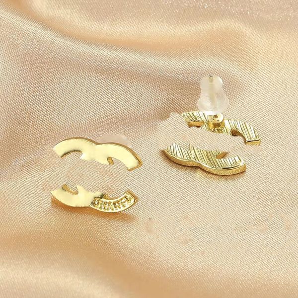 Gold-plated classic letter stud earrings in a simple style, designed for women as high-quality jewelry accessories and gifts, crafted from S925 silver  

Elegant gold-plated letter stud earrings wi...