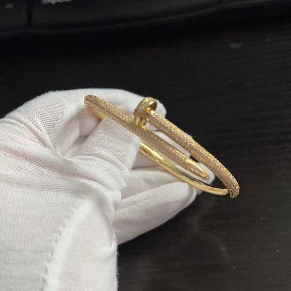 Gold-plated diamond nail bracelet for women and men, a luxurious lover's gift in sizes 17 and 19