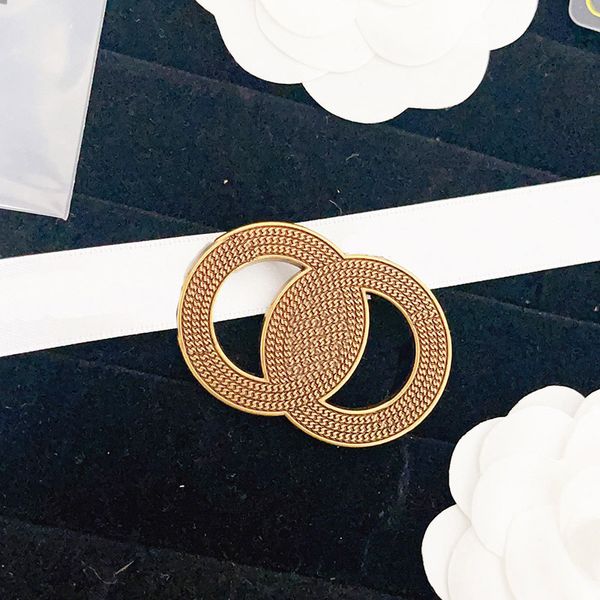 Gold-plated vintage brooch for women with spring design, elegant jewelry accessory in a gift box