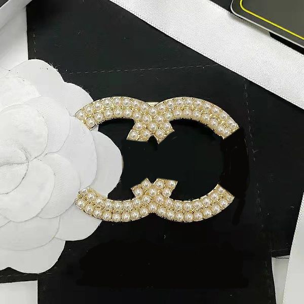 Grace Luxury Brand Letter Brooch - Elegant Pearl Designer Pins for Women, Stylish Jewelry Accessory and Wedding Gift