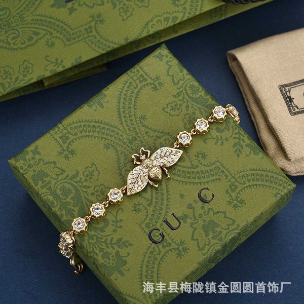 Gujia's elegant classic little bee diamond bracelet, crafted with exceptional quality