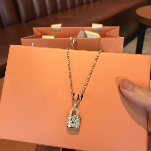 High-end fashion necklace designers offering premium couple pendant jewelry and key chains