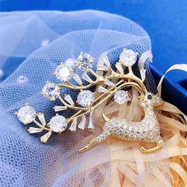 High-end Yilu offers elegant brooch accessories for your stylish suit dress