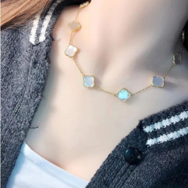 High-quality new Korean fashion gold-plated clover necklace with floral water diamond design for women and girls' weddings