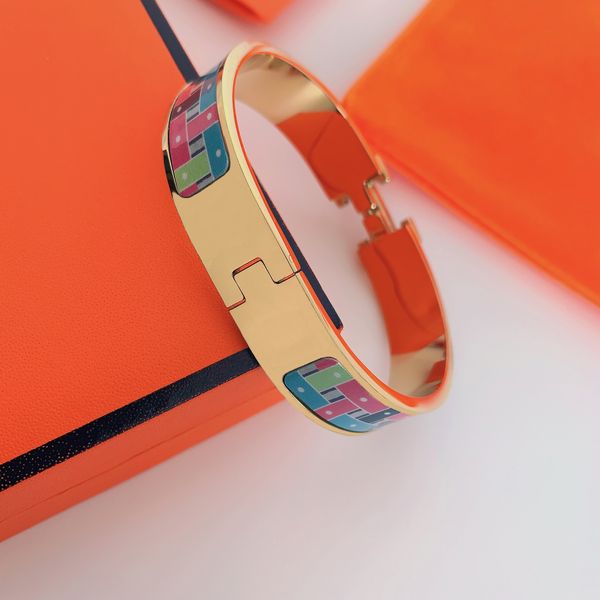 High-quality stainless steel fashion bracelet, a classic designer jewelry piece for commemoration
