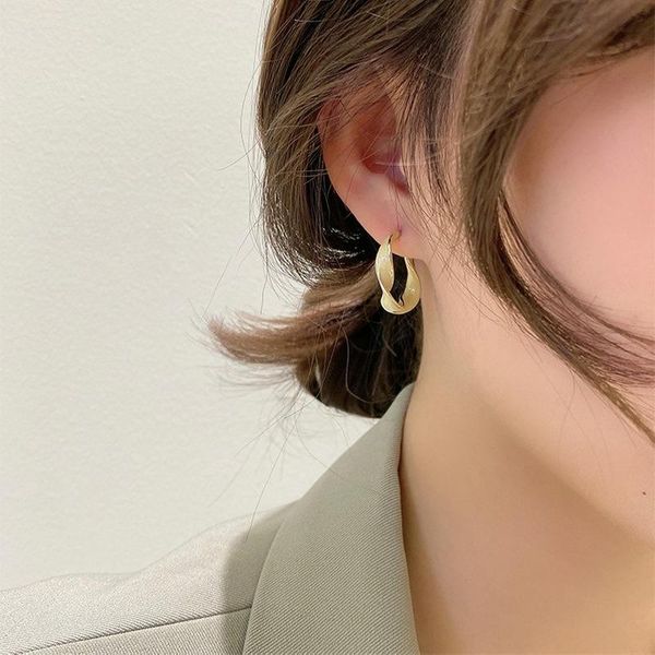 Hoop & Huggie TIMEONLY's elegant twisted yellow and white enamel earrings for women feature a gold-tone metal rope design in minimalist style