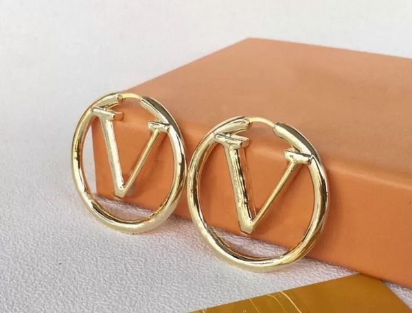 Hot Designer Earrings Fashion Gold Hoop Earrings For Women Party Earring Wedding Lovers Gift Engagement Jewelry

Stylish gold hoop earrings for women, perfect for parties, weddings, and as romantic...