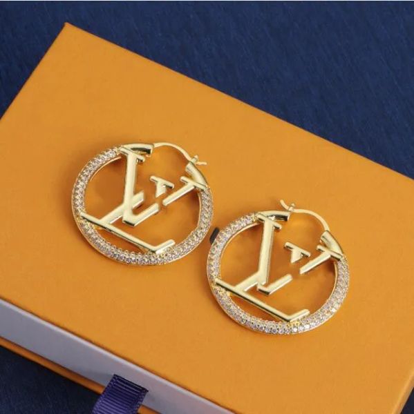 HOT Luxury Big Gold Hoop Earrings For Lady Women Orrous Girls Ear Studs Set Designer Jewelry Earring Valentine's Day Gift Engagement Fo

Elegant large gold hoop earrings for women and girls, a styl...