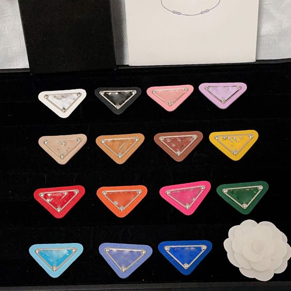 Inverted Triangle Fashion Brand P-Letter Brooch for Men and Women, Elegant Wedding Gift Jewelry Accessory