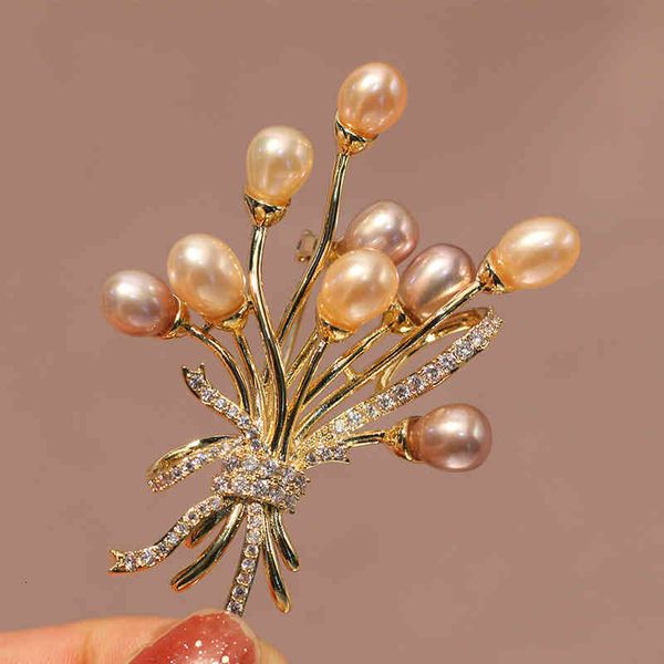 Korean High-end Fashion Corsage with Zircon and Pearl Bouquet Brooch for Luxury Attire