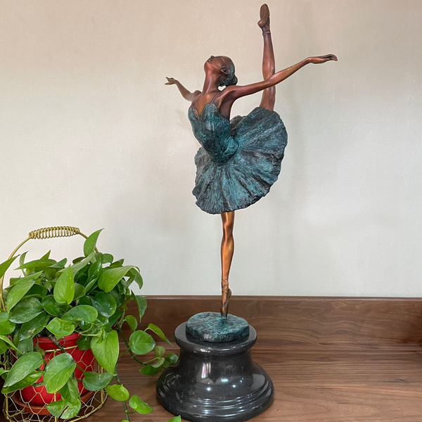 Large Female Ballerina Statue Sculpture Bronze Green Ballet Dance Girl Figurine Art Gorgeous Ornament Gifts

Elegant bronze-green ballet dancer sculpture, a beautiful female figurine perfect as art...