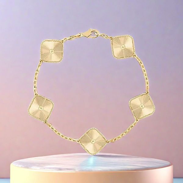 Light luxury bracelet featuring floral design in 18K gold, silver, and rose gold plating with agate and diamonds, a stylish women's wedding gift symbolizing love