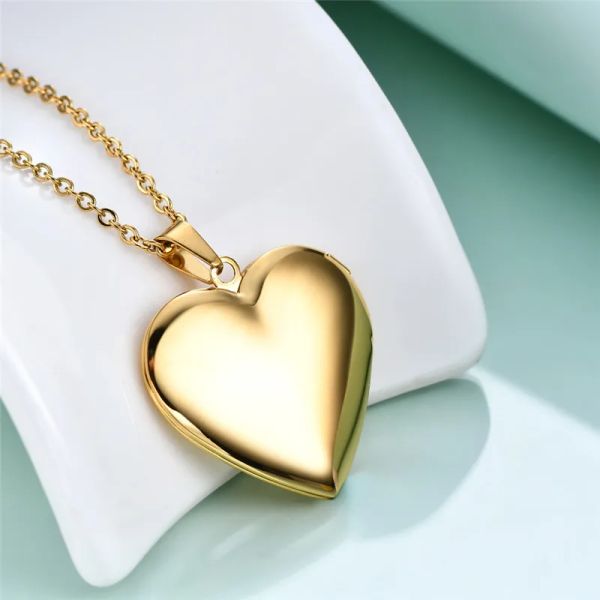 Lightweight heart-shaped pendant necklace with a photo frame, available in glossy 14K gold for unisex wear