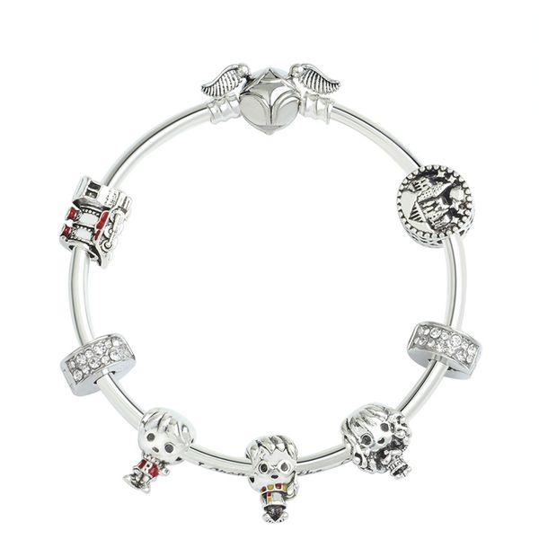 Link, Chain Party Games cartoon character series bracelet Three protagonists beaded bracelet, Train Magic Academy big hole

Rewritten as:
Beaded bracelet featuring three main characters from the Li...