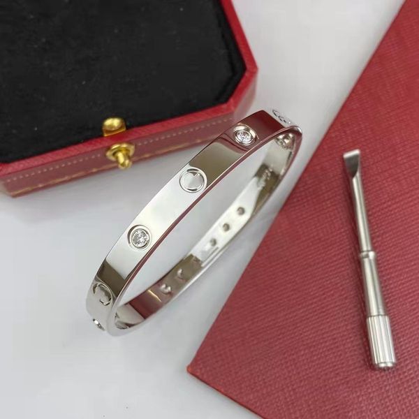 Love bracelet designer jewelry gold cuff screws 18K gold ornaments advanced screwdrivers and stainless steel couples for women

Rewritten:
Elegant 18K gold love bracelets with designer cuff screws, premium screwdrivers, and stainless steel couples for women