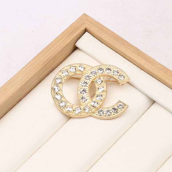 Luxurious 18K gold-plated women's designer brooches with crystal rhinestones and pearls for weddings and special occasions