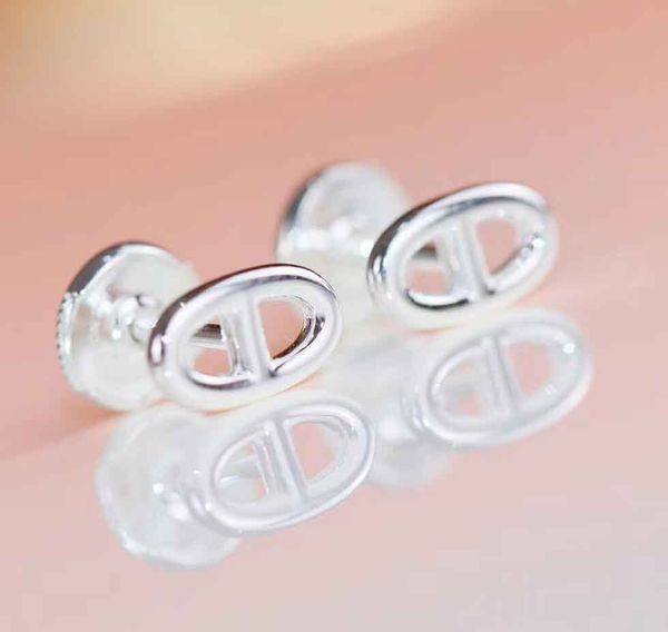 Luxurious S925 sterling silver hollow stud earrings for women, a perfect jewelry gift for girlfriends