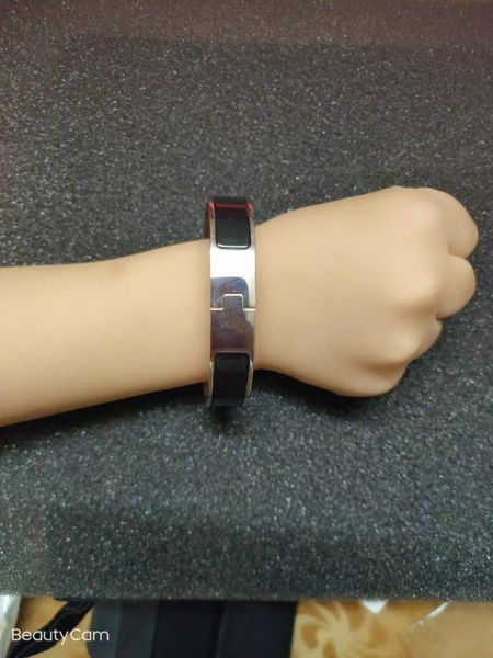 Luxury designer buckle bracelets with 18k stainless steel charms and letter prints, stylish bangles for women and men as friendship gifts