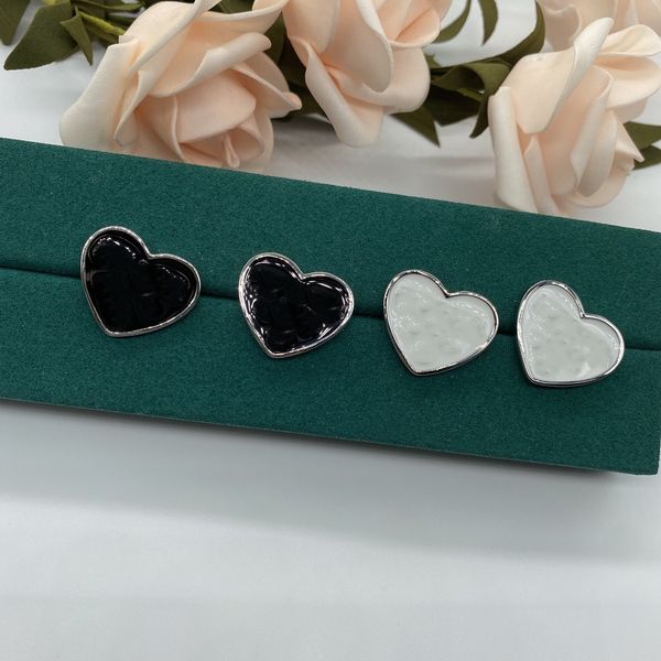 Luxury women's elegant triangle earrings, perfect for parties and executive banquets, featuring premium heart jewelry design