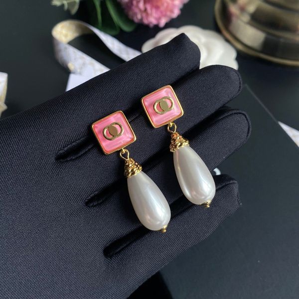 Never fading elegant pearl and gold brass ear studs for women's weddings and parties