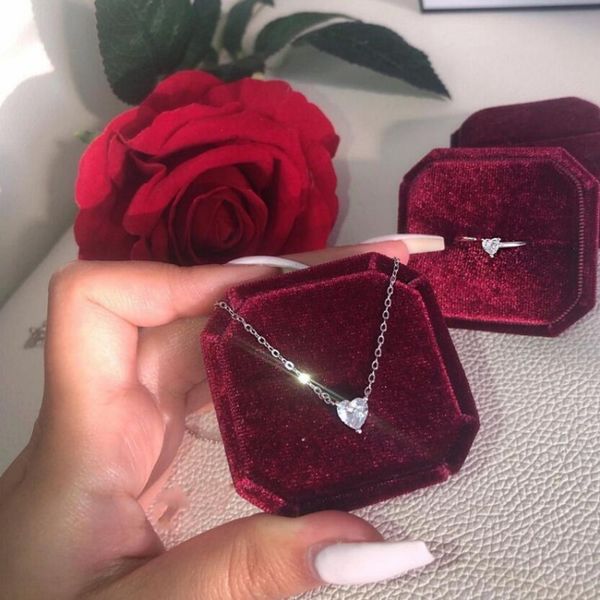 New Arrival Elegant Solitaire Jewelry: Shimmering 925 Silver Heart Diamond Pendant for Women's Wedding or Clavicle Necklace Gift
