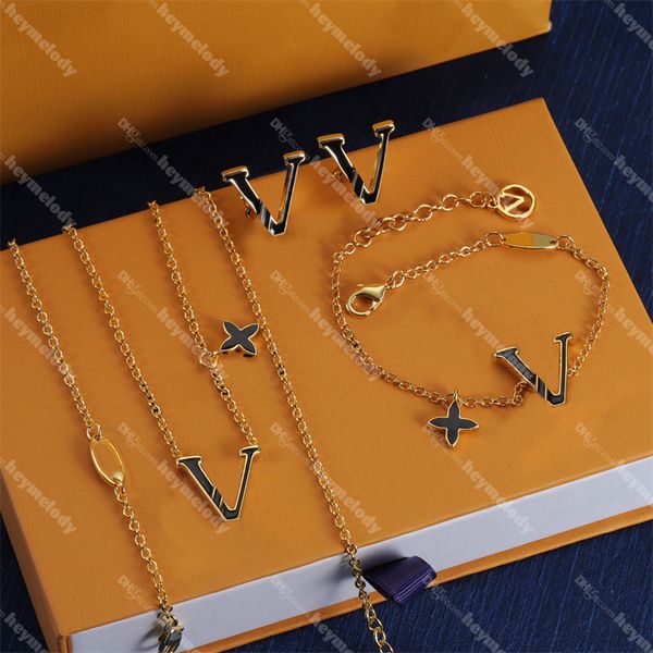 New Clover Gold Necklaces Big Letter Engraving Bracelet Earrings Jewelry Sets With Box Birthday Gift