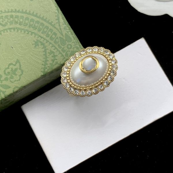 New elegant women's ring with luxurious design, perfect for lovers and fashion jewelry enthusiasts