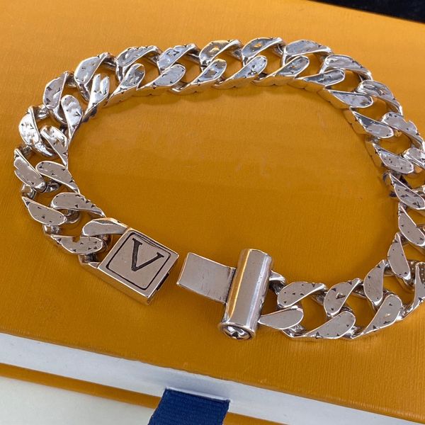 New Style Bracelets Women Bangle Designer Letter Jewelry Faux Leather 18K Gold Plated Stainless steel Womens Wristband Wedding Gifts Accesso

Fashionable women's bangle bracelets featuring faux leather and 18K gold-plated stainless steel, perfect as wedding gifts or stylish accessories