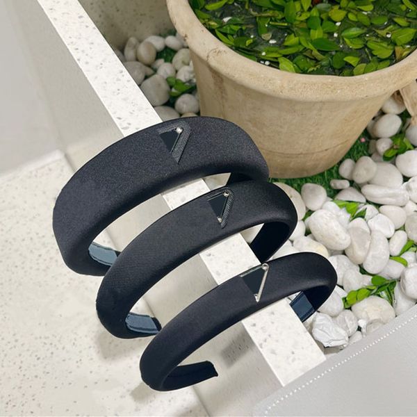 New stylish luxury designer letter headbands for women and girls, featuring elastic bands for sports and fitness, made with top-quality materials