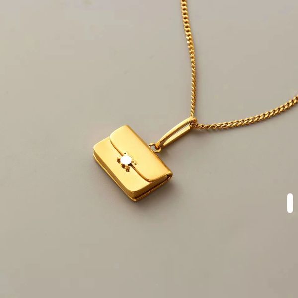 Non-fading women's summer necklace with elegant gold collarbone chain design