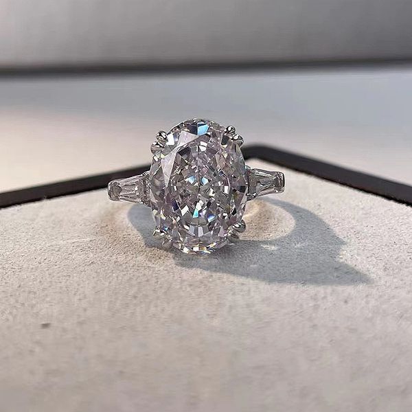 Oval 8ct lab diamond ring in 925 sterling silver, perfect for engagement, weddings, or as a stylish accessory for women and men