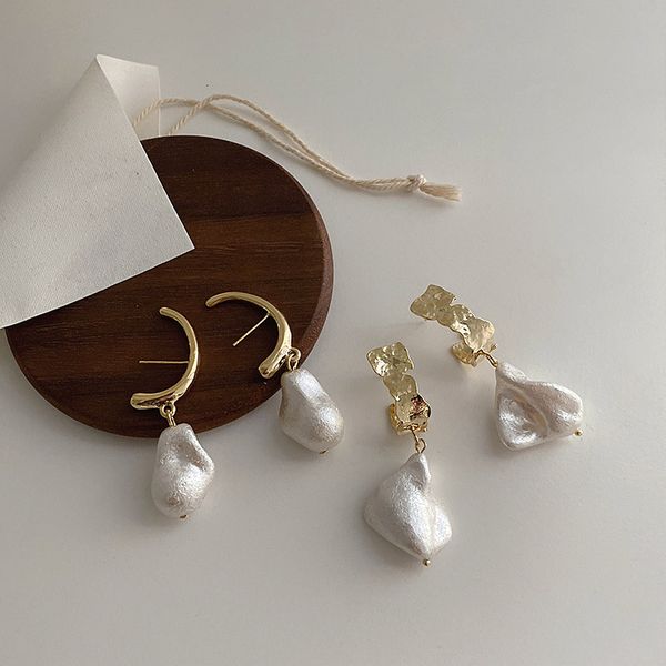 Royal Cotton Pearl Metal Earrings S925 Silver Needle French Romantic Personality Versatile Shaped

Elegant S925 silver French hook earrings with pearl and metal accents, versatile and romantic in d...