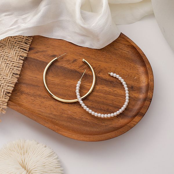 S925 silver Korean-style asymmetrical pearl earrings with a simple metal ring design for women