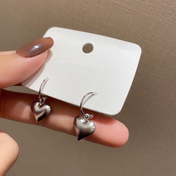 S925 silver needle earrings in Korean style, trendy East Gate fashion with a simple, smooth love design for stylish women's creative accessories