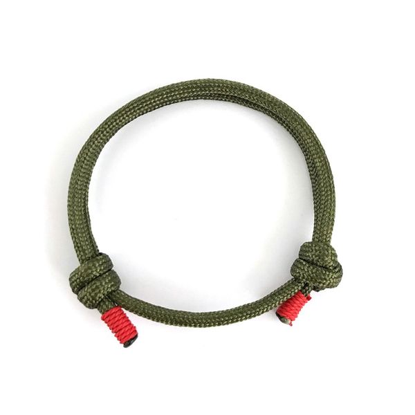 Simple, stylish paracord bracelet for active men and women, a great gift choice