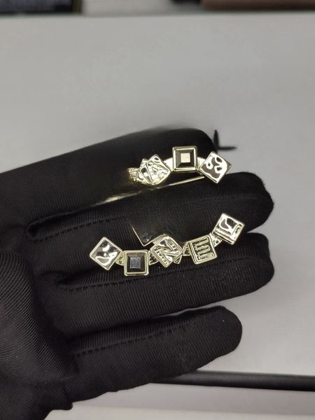 Small fragrant spring breeze square brooch with retro design, brass material, trendy web celebrity style