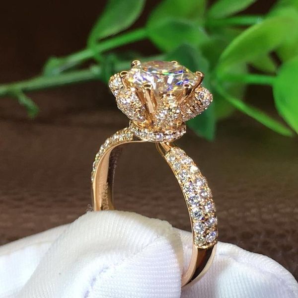 Sparkling luxury wedding rings in 925 sterling silver and rose gold, adorned with CZ diamonds and gemstones for women's elegant flower-inspired engagement
