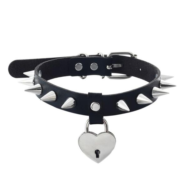 Spiked leather heart choker for girls, a gothic Harajuku-style necklace perfect for cosplay
