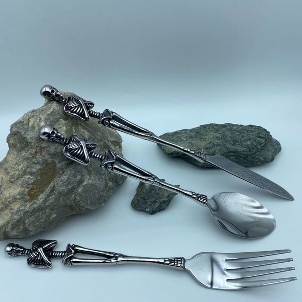 Stainless steel skull-themed men's cutlery set with unique titanium charms for stylish dining
