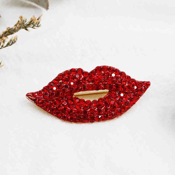 Stylish brooch featuring sexy red lips design with high-end drill detailing and sleek oil-drip effect