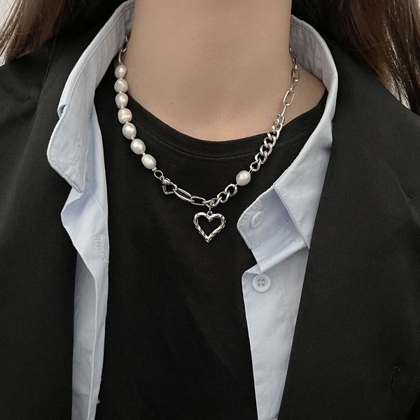 Stylish women's amulet pendant necklace with irregular pearls, minority-inspired design and high-fashion clavicle chain