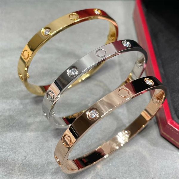 The stylish cubic zirconia bracelet is designed with inspiration from luxury women's jewelry and high-end bracelet aesthetics