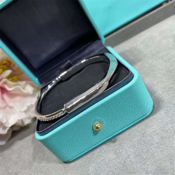 Thin elegant lock-style diamond bracelet for trendy teen girls, a chic rose gold-plated friendship bangle