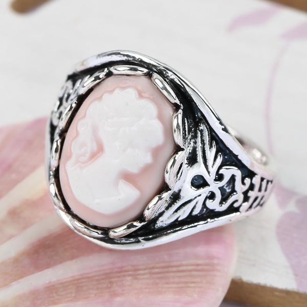 Vintage women's carved cameo queen head portrait ring, a classic charm jewelry piece perfect as a female accessory or gift