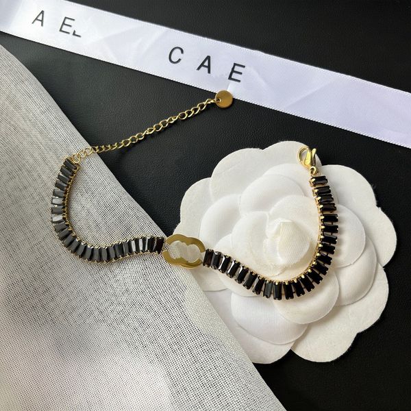Vintage-inspired luxury designer necklace for women, a charming gift with elegant packaging, perfect for birthdays or romantic occasions, crafted with high-quality materials