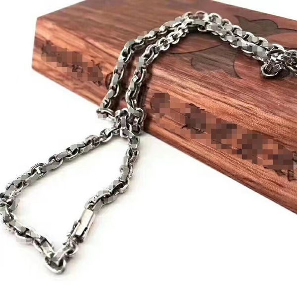 Vintage-inspired unisex letter necklace with thick and thin chain options, a retro hip hop fashion accessory for sweaters