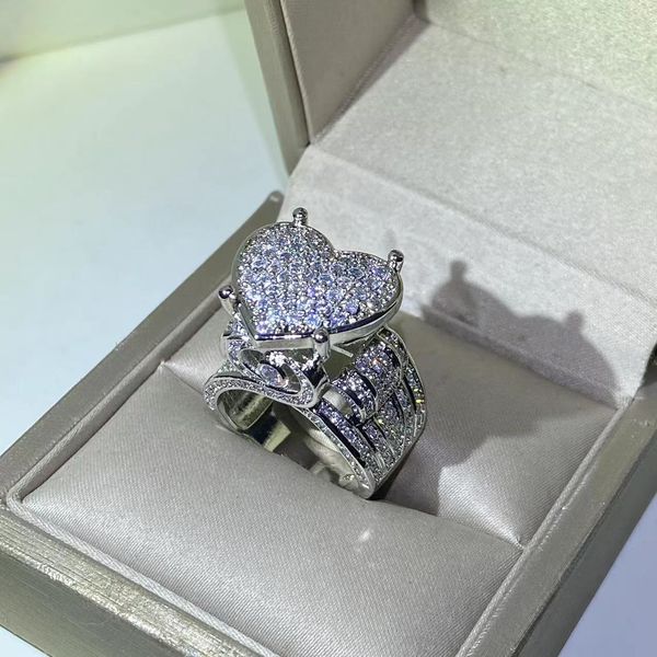 Wedding Rings 925 Silver Exquisite Big Heart 5A CZ Micro Pave Cubic Zirconia Fully Iced Out Bling Hip Hop Punk Men Women Jewelry 230517

Rewritten:
925 silver wedding rings featuring an elegant big heart design with 5A cubic zirconia micro pave stones, fully iced out for hip hop punk style jewelry suitable for both men and women
