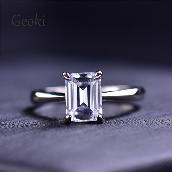 Wedding Rings Silver 925 Original 2 Carat White Emerald Cut Diamond Test Past D Color Engagment Ring Brilliant Gemstone Jewelry 230718

Rewritten:
Original 925 silver wedding ring featuring a 2-carat emerald-cut white diamond with D color, brilliant gemstone engagement jewelry