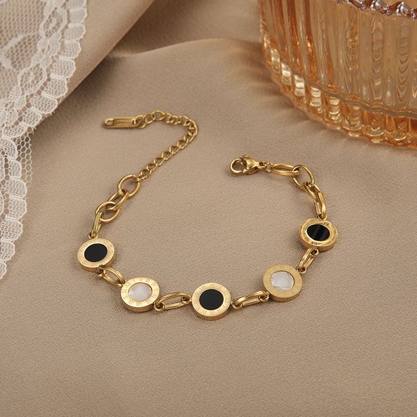 White Black Shell Charm Bracelet High Quality Stainless Steel Round Roman Numerals Bracelets

Elegant stainless steel bracelet with Roman numerals and shell charms in white and black